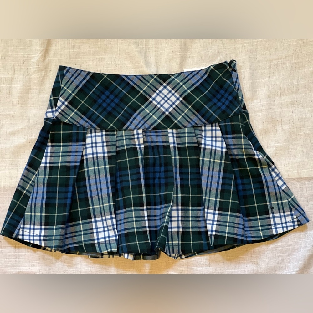 NWT / American Eagle Pleated Mini Skirt / Size: 10